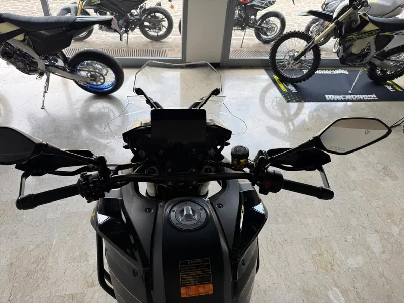 QJ Motor SRT 900 SX (2025 - 26) (5)