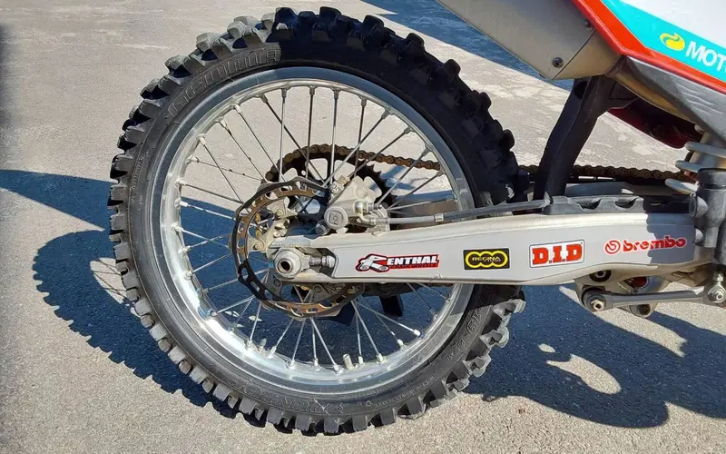 GASGAS MC 125 (2025) (3)