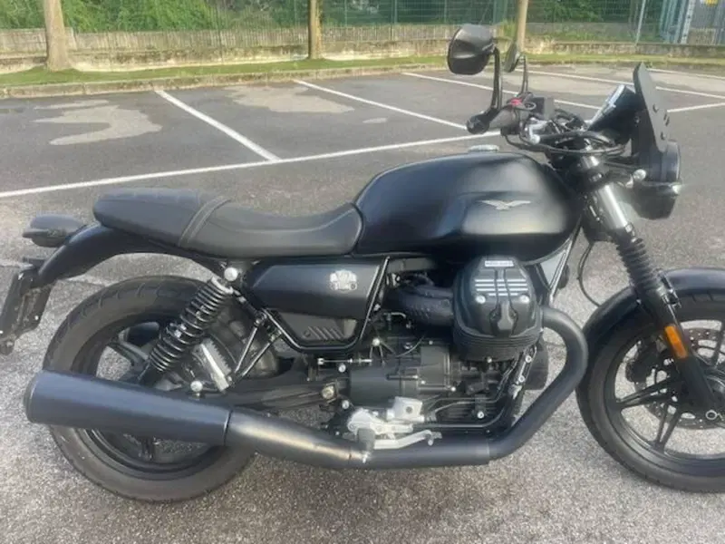 Moto Guzzi V7 Stone (2021 - 24) (3)