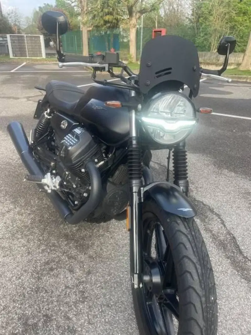 Moto Guzzi V7 Stone (2021 - 24) (4)