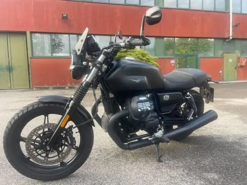 Moto Guzzi V7 Stone (2021 - 24) (5)