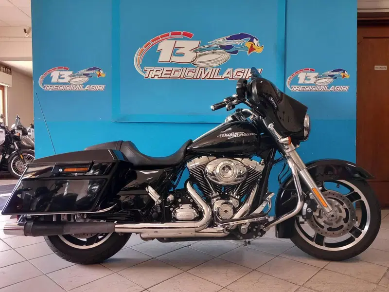 Harley-Davidson 1690 Street Glide (2011 - 13) - FLHX