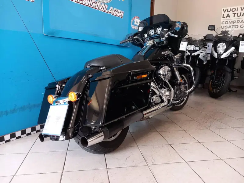Harley-Davidson 1690 Street Glide (2011 - 13) - FLHX (3)