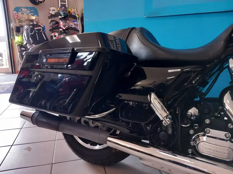 Harley-Davidson 1690 Street Glide (2011 - 13) - FLHX (13)