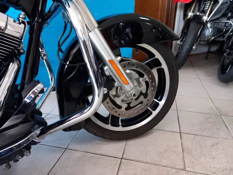 Harley-Davidson 1690 Street Glide (2011 - 13) - FLHX (19)