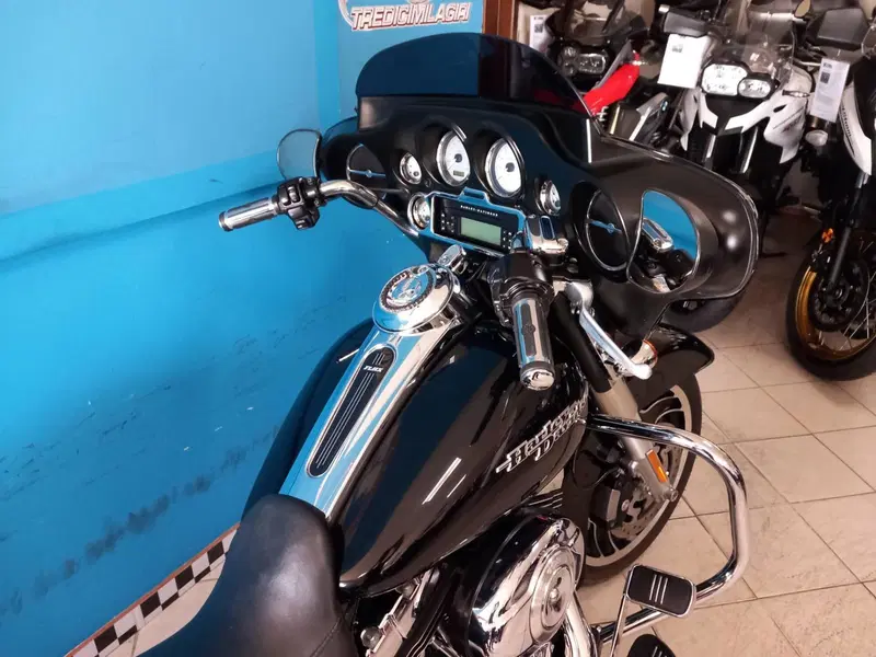 Harley-Davidson 1690 Street Glide (2011 - 13) - FLHX (18)