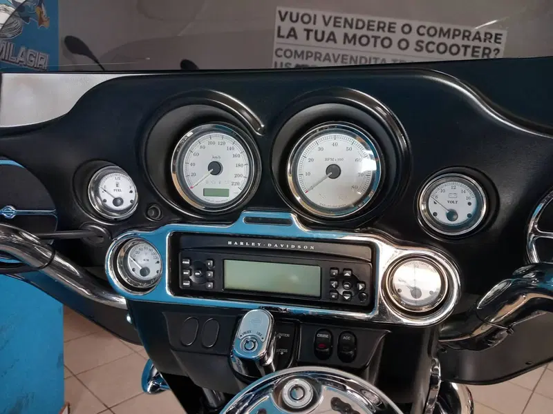 Harley-Davidson 1690 Street Glide (2011 - 13) - FLHX (17)