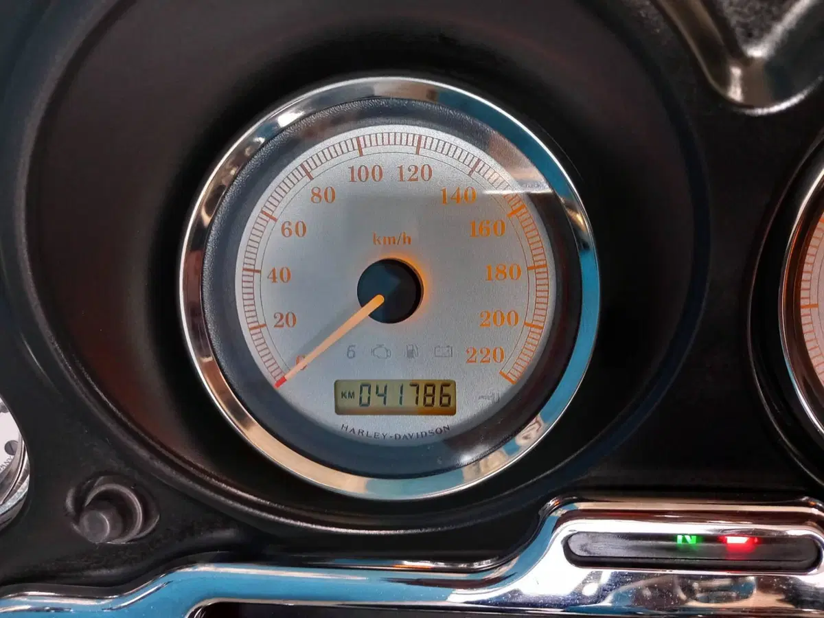 Harley-Davidson 1690 Street Glide (2011 - 13) - FLHX (20)