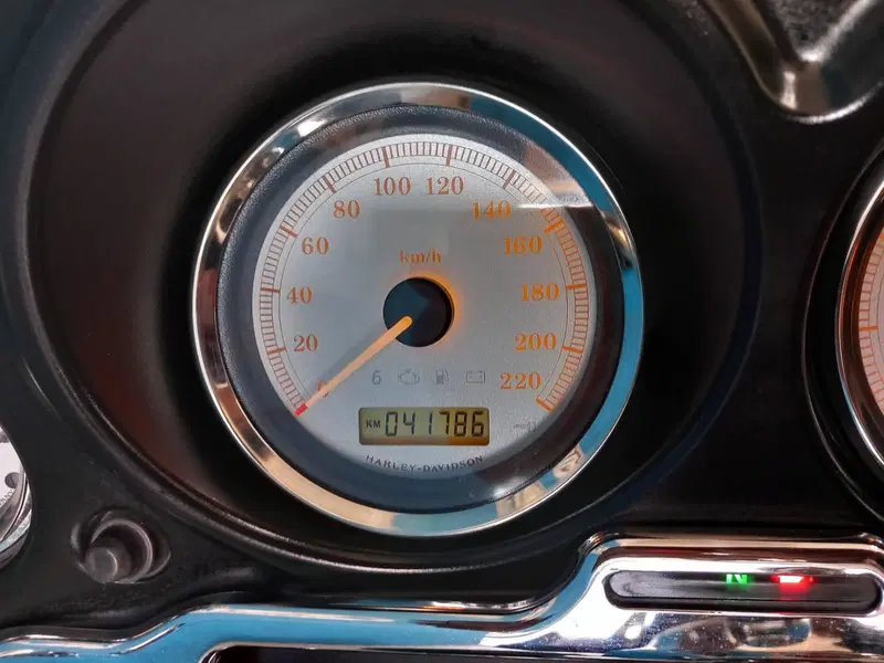 Harley-Davidson 1690 Street Glide (2011 - 13) - FLHX (20)