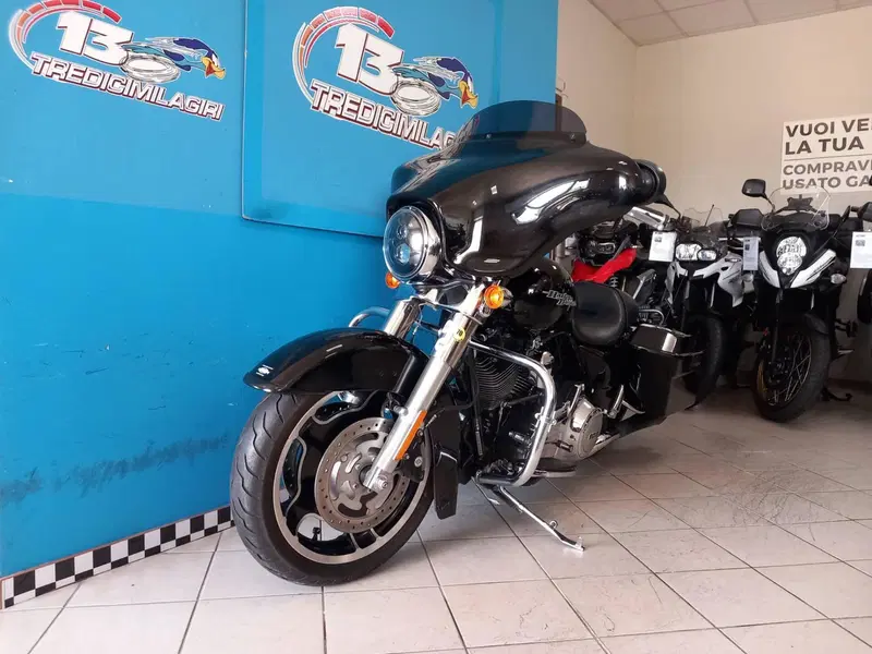 Harley-Davidson 1690 Street Glide (2011 - 13) - FLHX (5)
