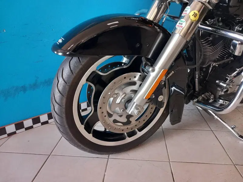 Harley-Davidson 1690 Street Glide (2011 - 13) - FLHX (7)
