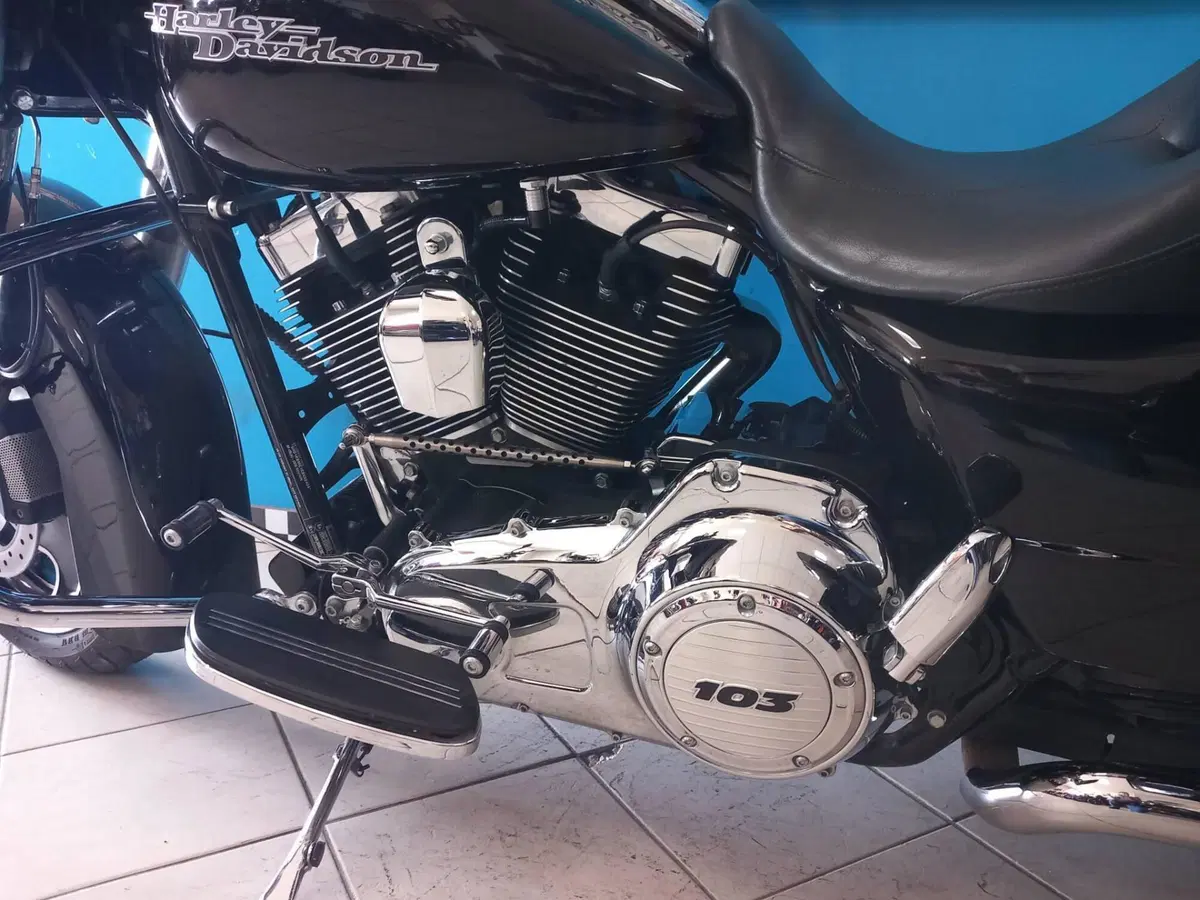 Harley-Davidson 1690 Street Glide (2011 - 13) - FLHX (10)