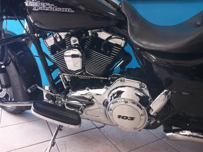 Harley-Davidson 1690 Street Glide (2011 - 13) - FLHX (10)