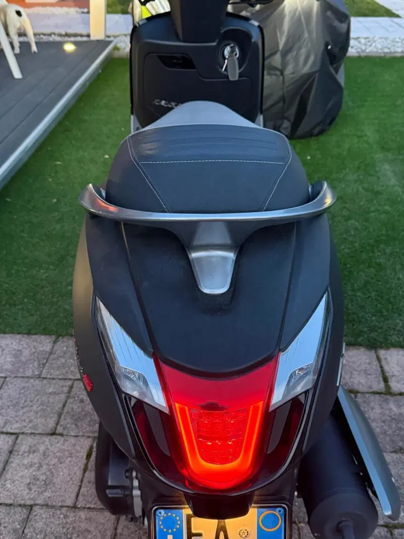 Kymco Like 125 Sport (2021 - 25) (3)
