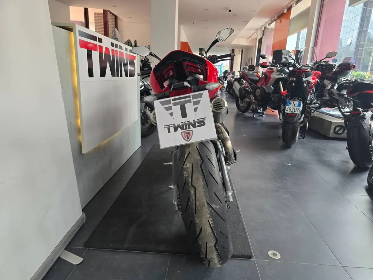 Ducati Streetfighter V2 S (2025 - 26) (7)