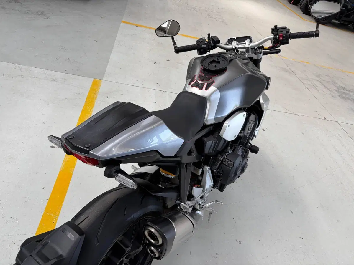 Honda CB 1000 R + Neo Sport Cafè (2019 - 20) (6)