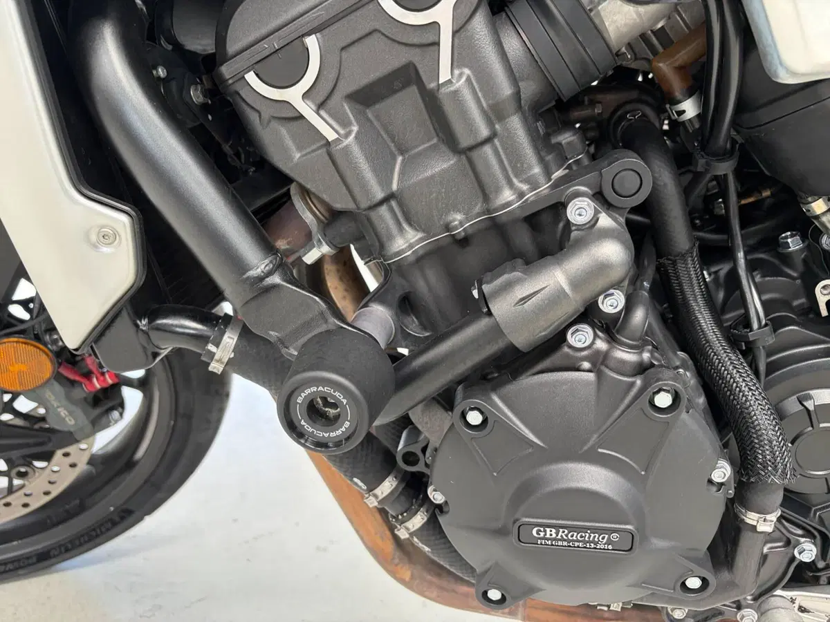 Honda CB 1000 R + Neo Sport Cafè (2019 - 20) (8)