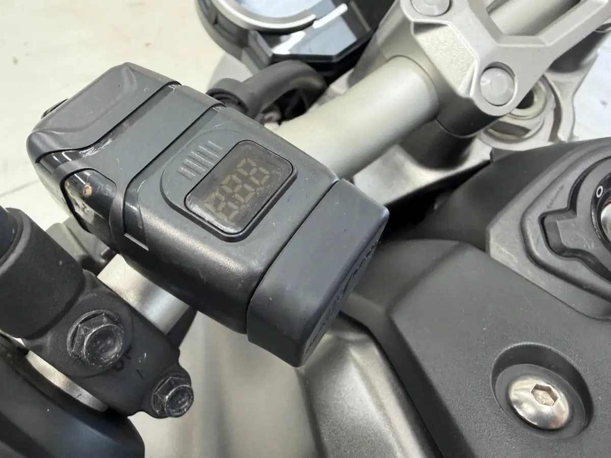 Honda CB 1000 R + Neo Sport Cafè (2019 - 20) (10)