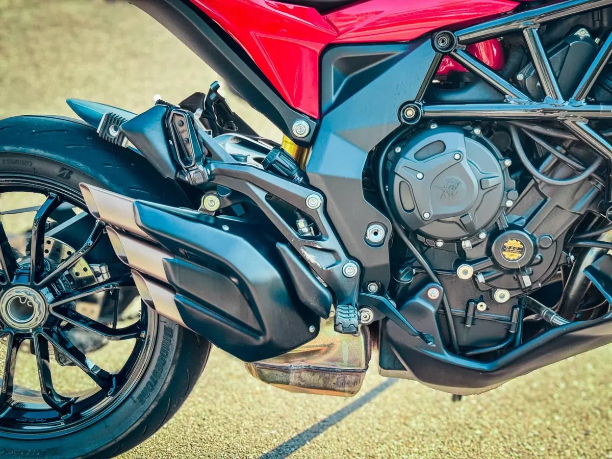 MV Agusta Turismo Veloce 800 Rosso (2021 - 23) (7)