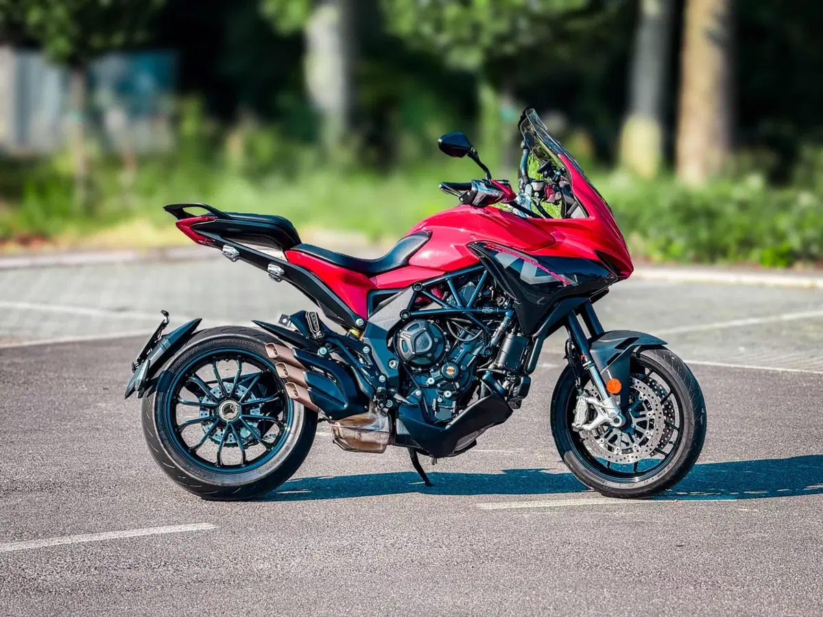 MV Agusta Turismo Veloce 800 Rosso (2021 - 23) (2)