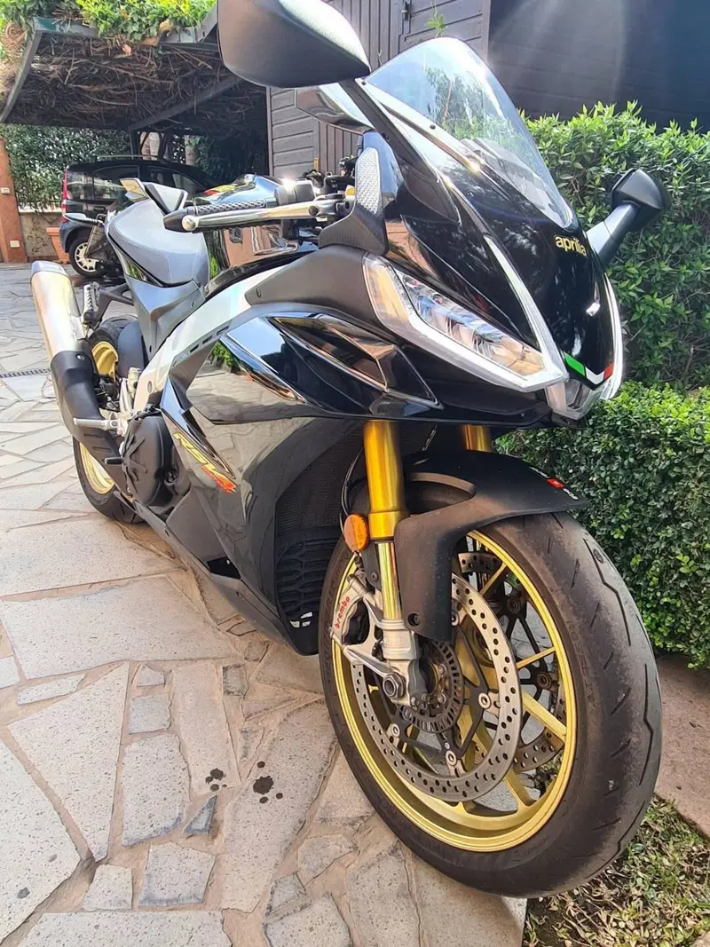 Aprilia RSV4 1100 Factory (2021 - 24) (4)