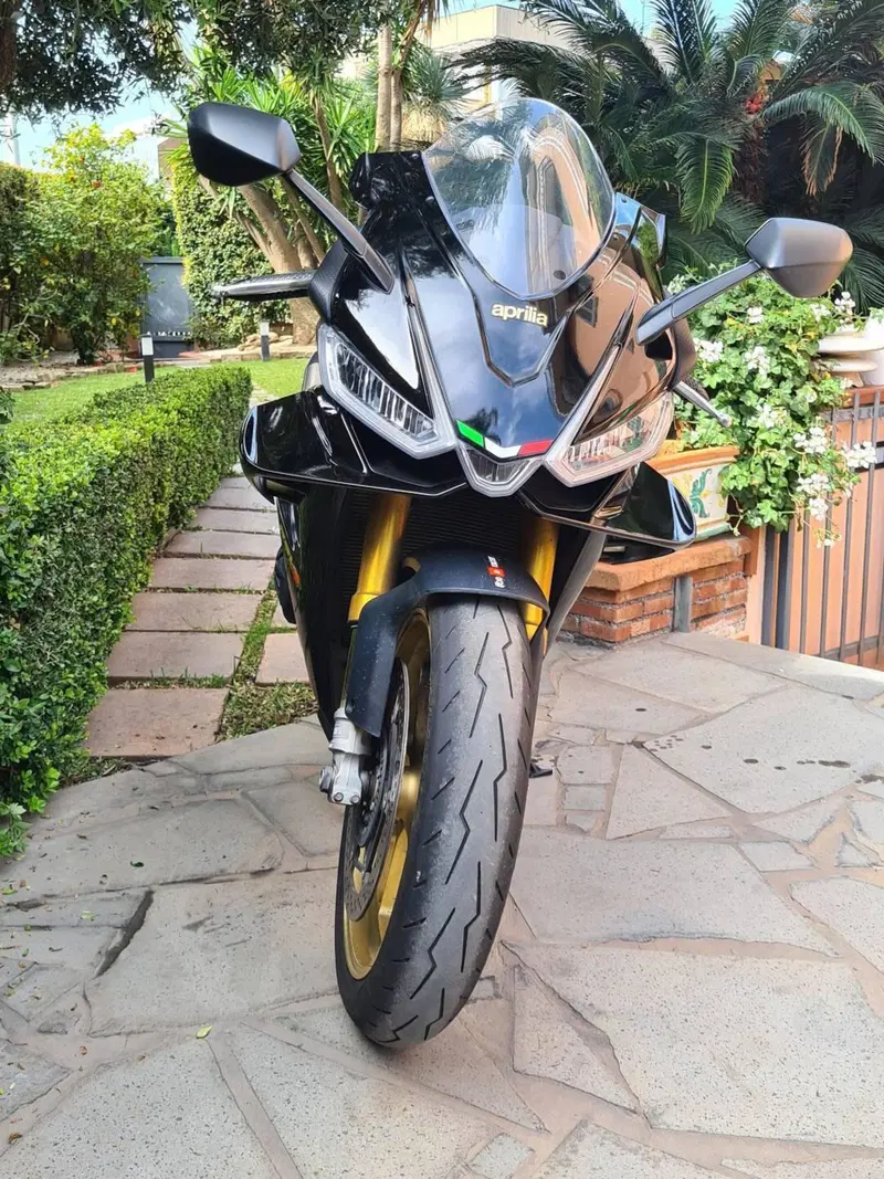 Aprilia RSV4 1100 Factory (2021 - 24) (6)