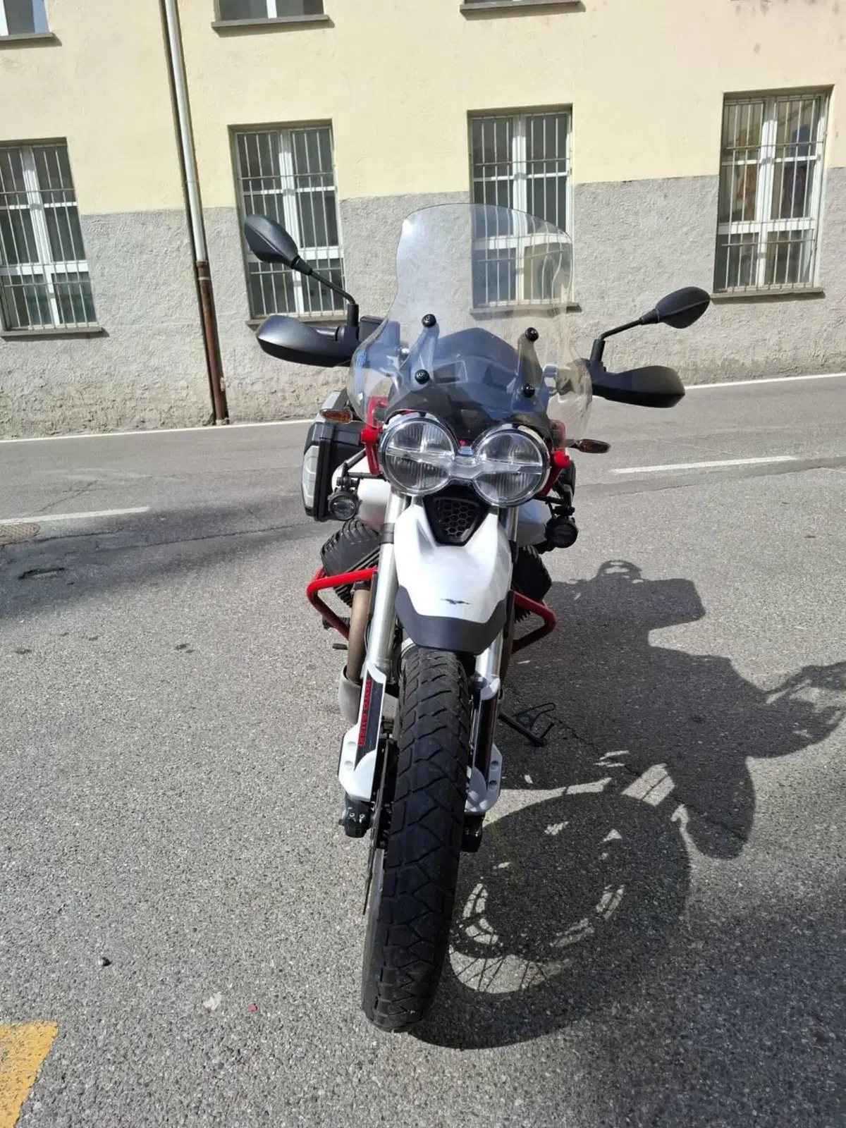 Moto Guzzi V85 TT (2021 - 23) (2)