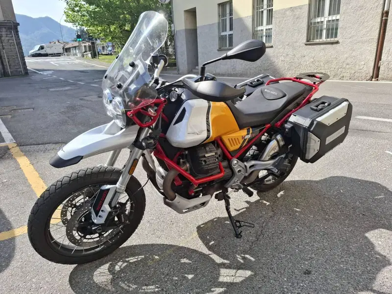 Moto Guzzi V85 TT (2021 - 23) (2)