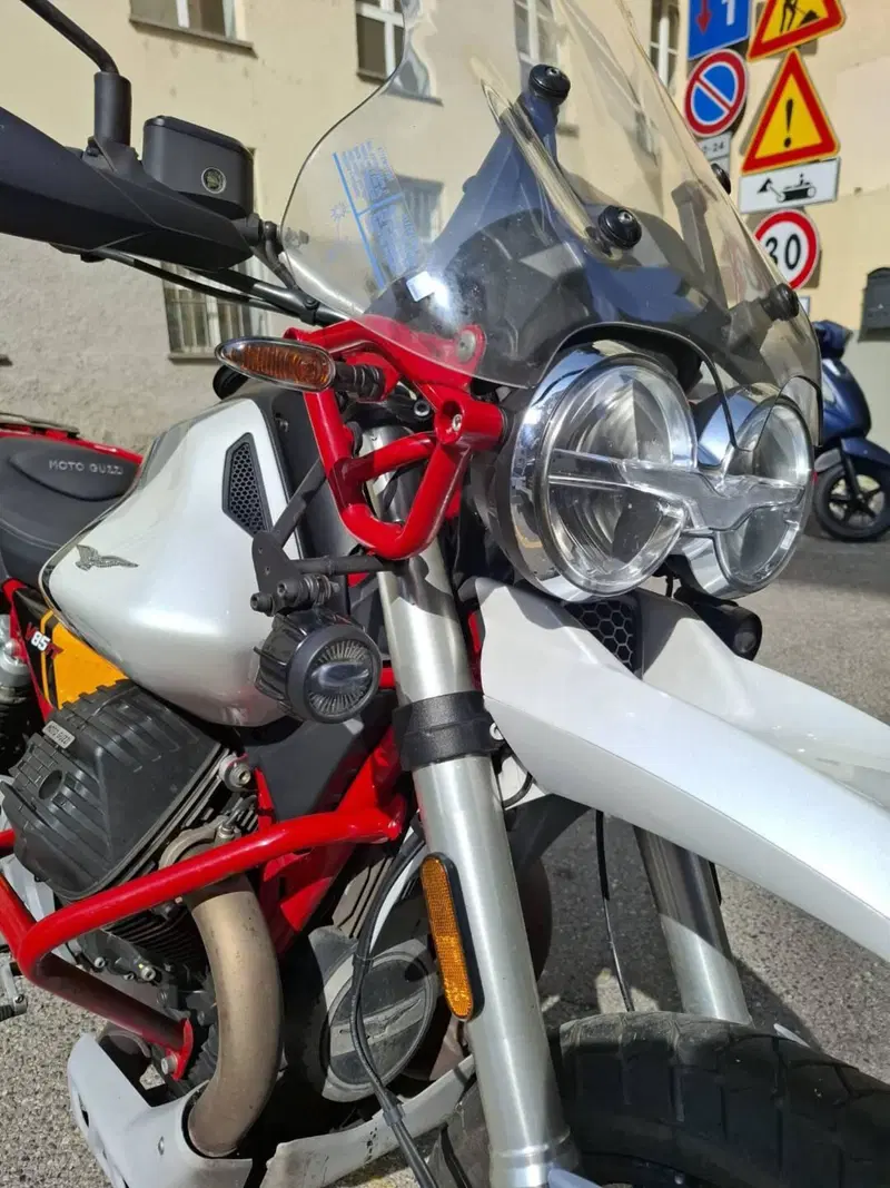 Moto Guzzi V85 TT (2021 - 23) (4)