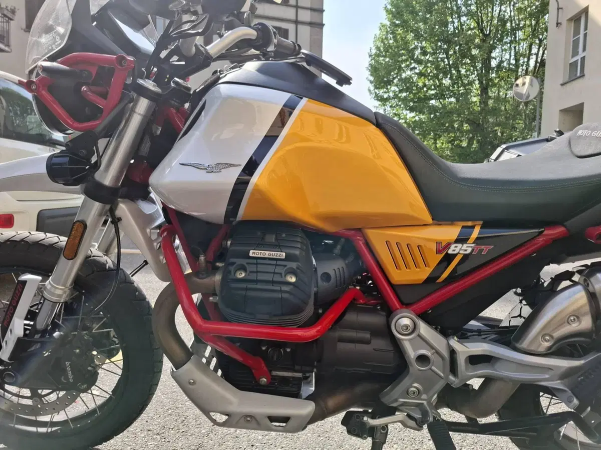 Moto Guzzi V85 TT (2021 - 23) (5)