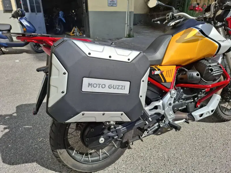 Moto Guzzi V85 TT (2021 - 23) (6)