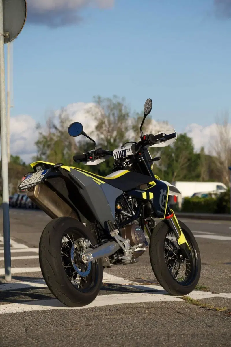 Husqvarna 701 Supermoto (2023 - 25) (2)