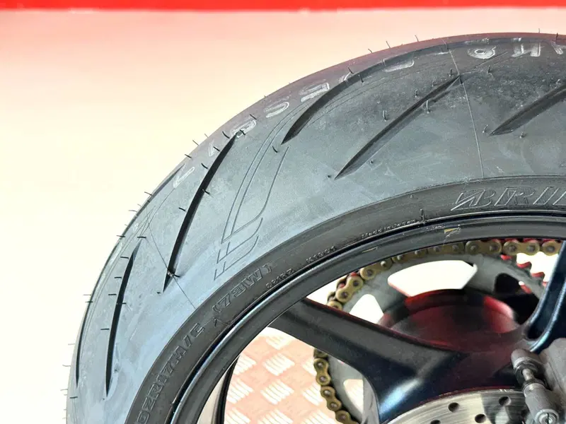 Yamaha YZF R1 (2006 - 07) (12)