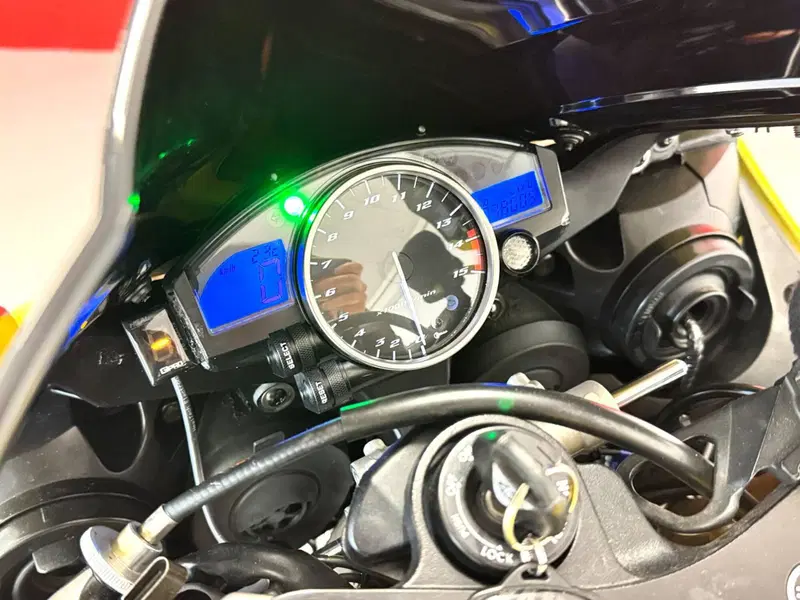 Yamaha YZF R1 (2006 - 07) (19)