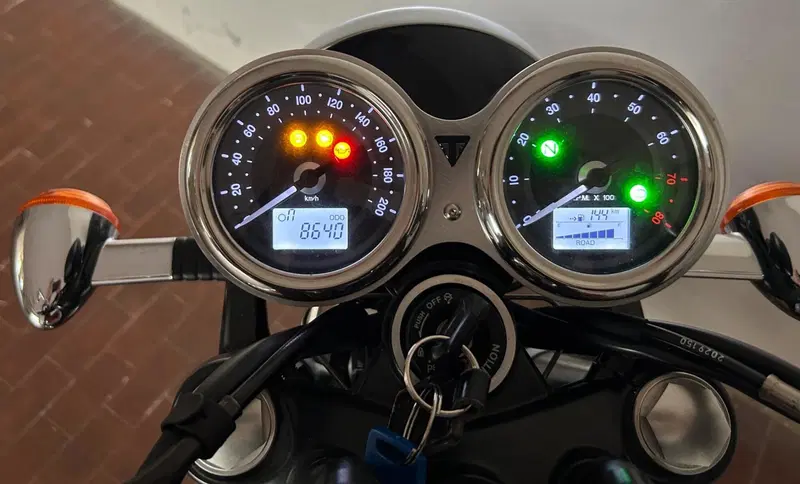Triumph Bonneville T120 (2016 - 20) (5)