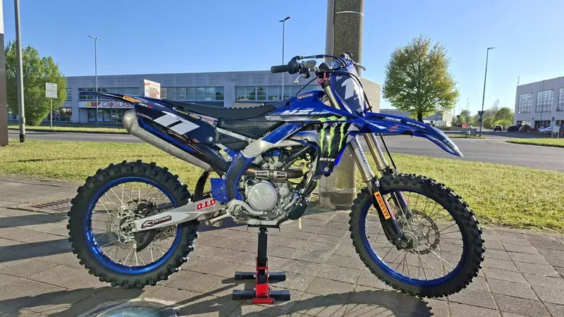 Yamaha YZ 250 F (2022) (2)