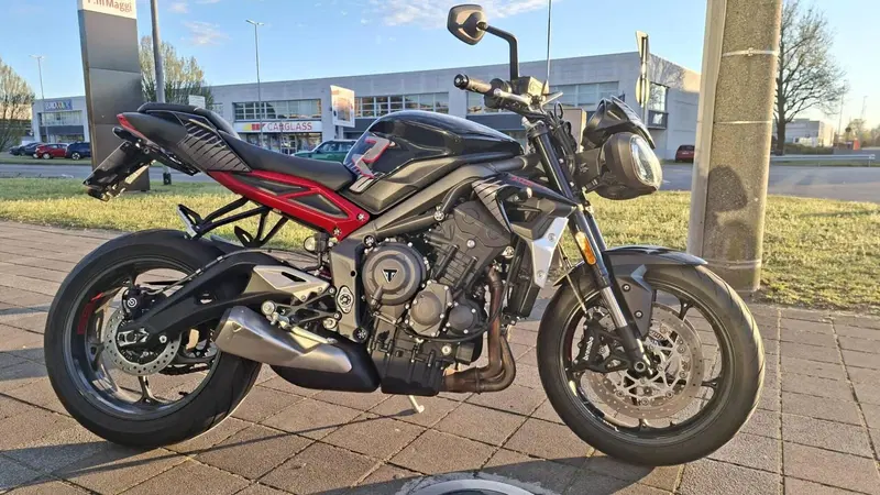 Triumph Street Triple R (2020 - 22) (2)