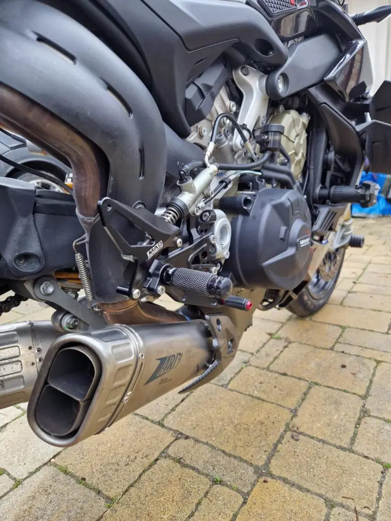 Ducati Streetfighter V4 1100 S (2020) (3)