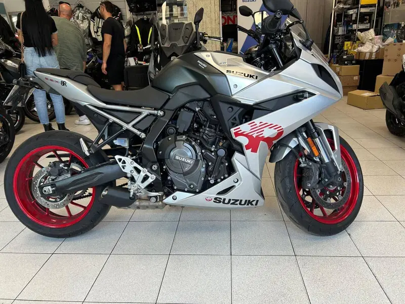 Suzuki GSX-8R (2024 - 26) (4)