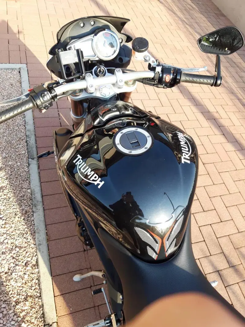 Triumph Speed Triple 1050 (2011 - 13) (4)