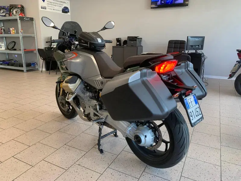 Moto Guzzi V100 Mandello S (2022 - 24) (8)