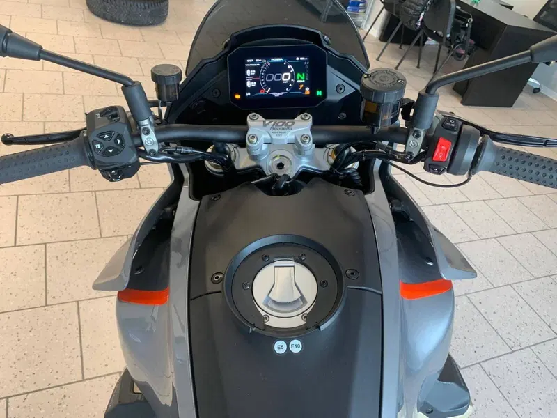 Moto Guzzi V100 Mandello S (2022 - 24) (11)