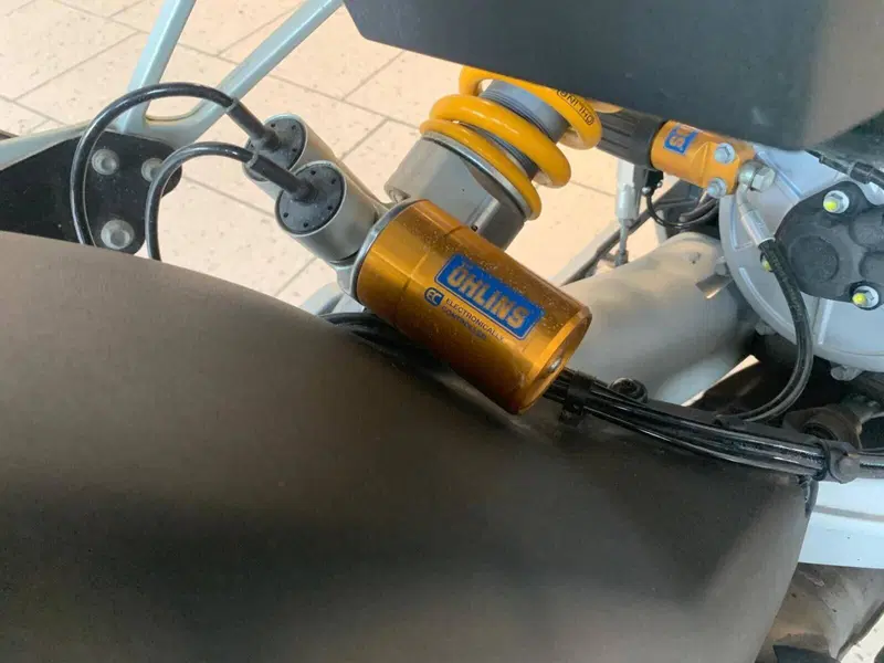 Moto Guzzi V100 Mandello S (2022 - 24) (13)