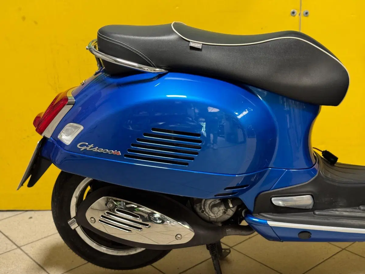 Vespa GTS 300 (2010 - 14) (4)