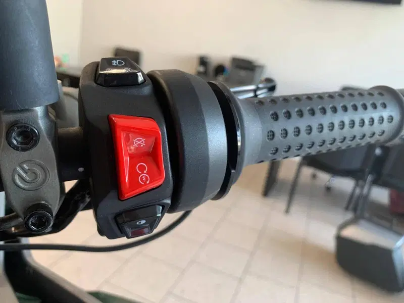 Moto Guzzi V100 Mandello S (2022 - 24) (15)