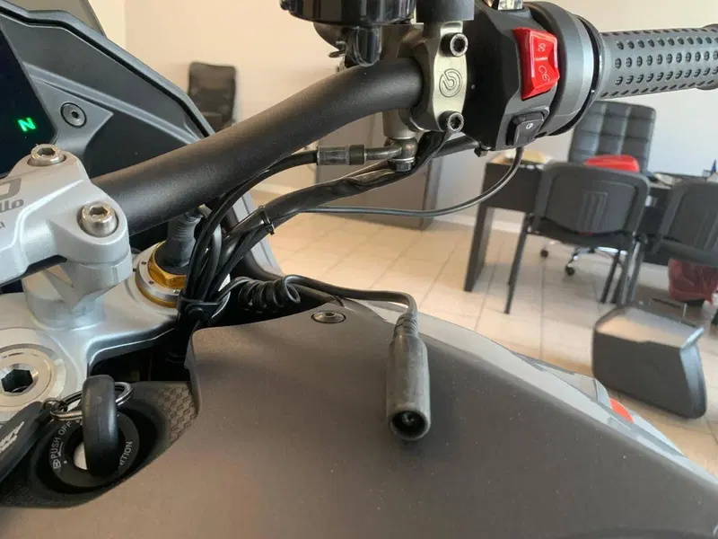 Moto Guzzi V100 Mandello S (2022 - 24) (16)