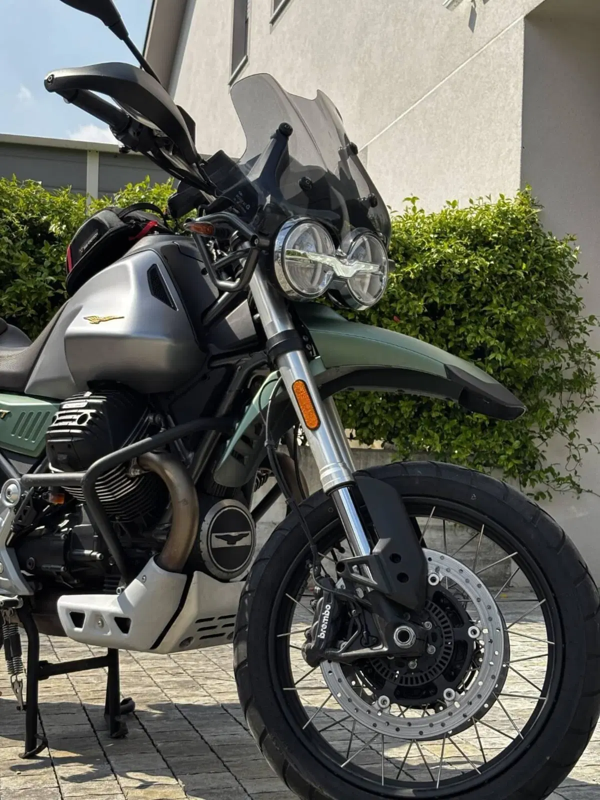 Moto Guzzi V85 TT Centenario (2021 - 22)