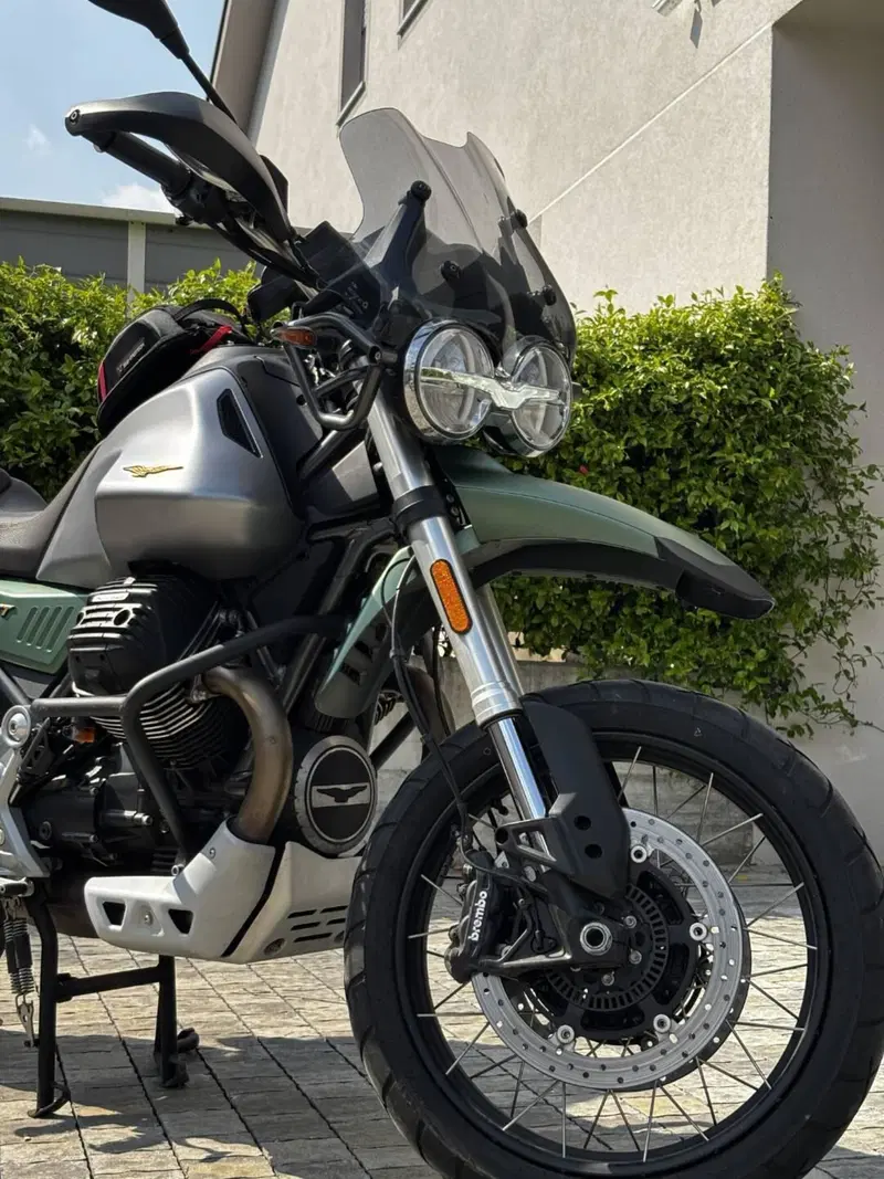 Moto Guzzi V85 TT Centenario (2021 - 22)