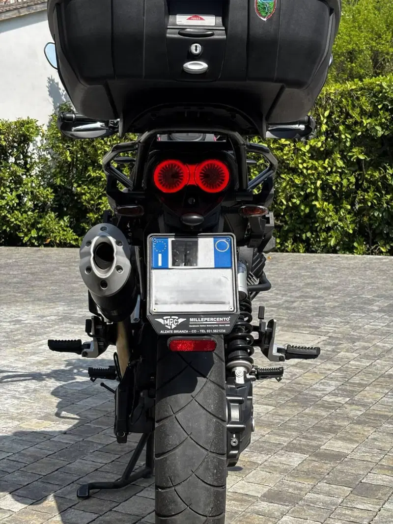 Moto Guzzi V85 TT Centenario (2021 - 22) (4)