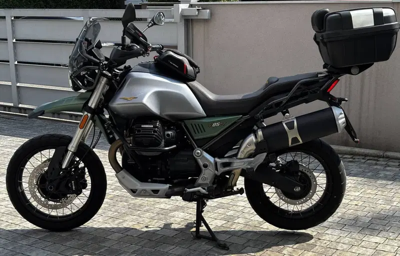 Moto Guzzi V85 TT Centenario (2021 - 22) (7)
